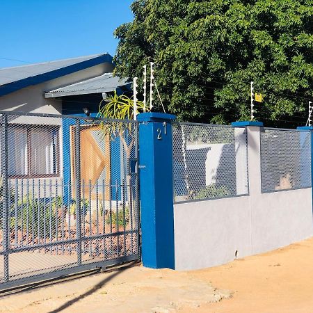 Mo-Nize Villa Guesthouse Otjiwarongo Exterior photo