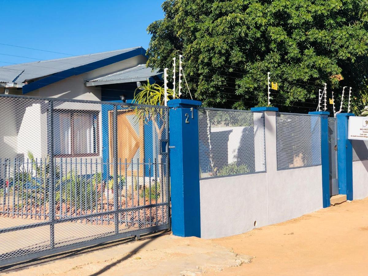 Mo-Nize Villa Guesthouse Otjiwarongo Exterior photo