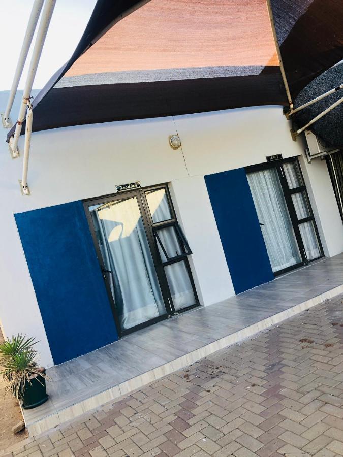 Mo-Nize Villa Guesthouse Otjiwarongo Exterior photo